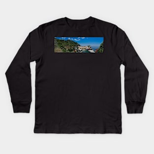 View on the cliff town of Vernazza, one of the colorful Cinque Terre on the Italian west coast Kids Long Sleeve T-Shirt